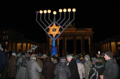 Chanukka am Brandenburger Tor - „Gemeinsam gegen Antisemitis...