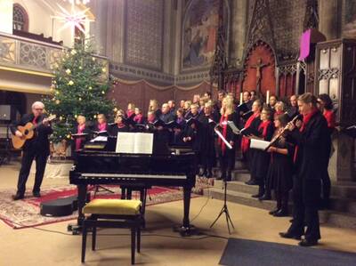 Weihnachts-Mitsingen-Konzert vom Atze-Chor in der Osterkirch...