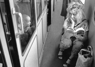 1985 - Im Zug von Berlin nach Leipzig © Mahmoud Dabdoub