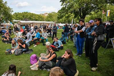 Foto: Fest auf einer Wiese