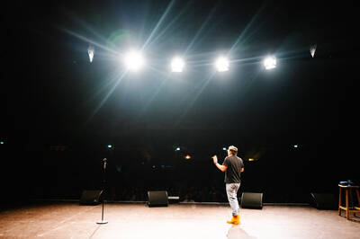 Comedyshow  • 20 Uhr • Fast Spontan • in Friedrichshain