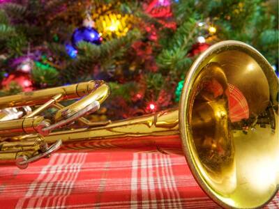 „Festliche Töne: Bläser bringen Weihnachtsfreunde“