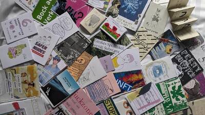 Foto von selbst gestalteten Magazinen 